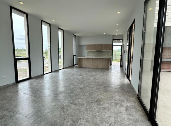 Casa · 160m² · 3 Ambientes · 2 Cocheras