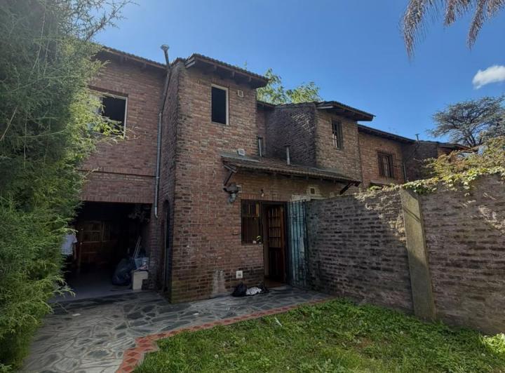 Casa · 114m² · 4 Ambientes · 2 Cocheras