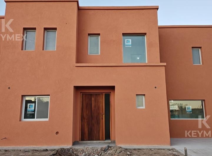 Casa · 158m² · 5 Ambientes · 2 Cocheras