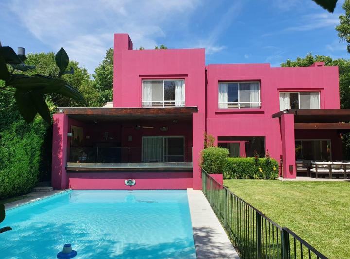 Casa · 280m² · 7 Ambientes · 1 Cochera