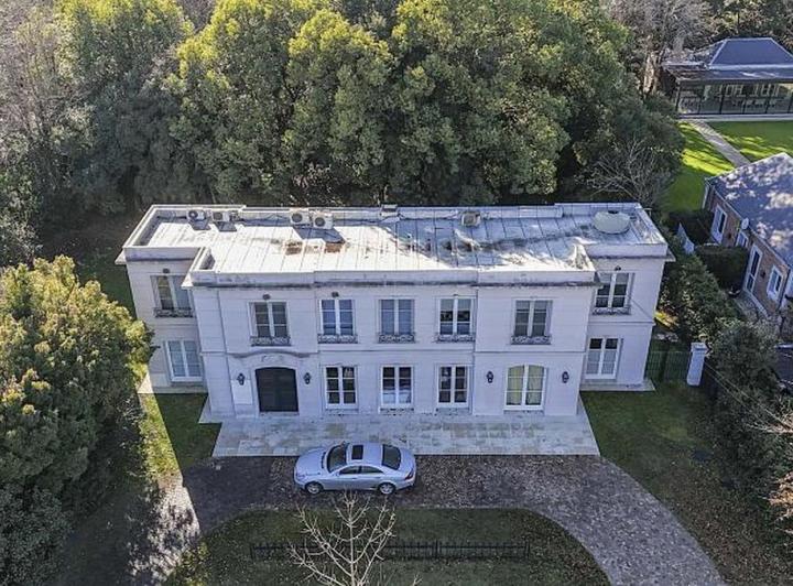 Casa · 300m² · 6 Ambientes
