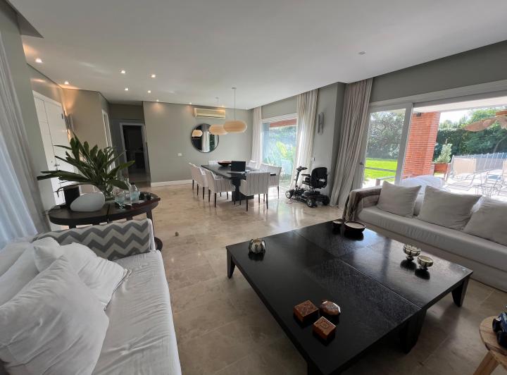Casa · 281m² · 5 Ambientes · 1 Cochera