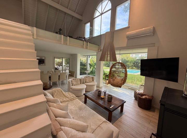 Casa · 340m² · 5 Ambientes