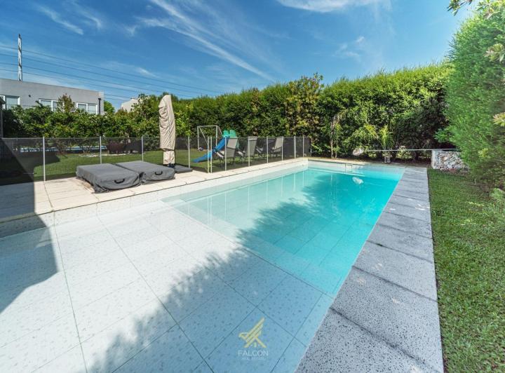 Casa · 280m² · 5 Ambientes · 3 Cocheras