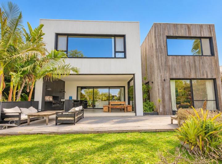 Casa · 333m² · 6 Ambientes · 3 Cocheras