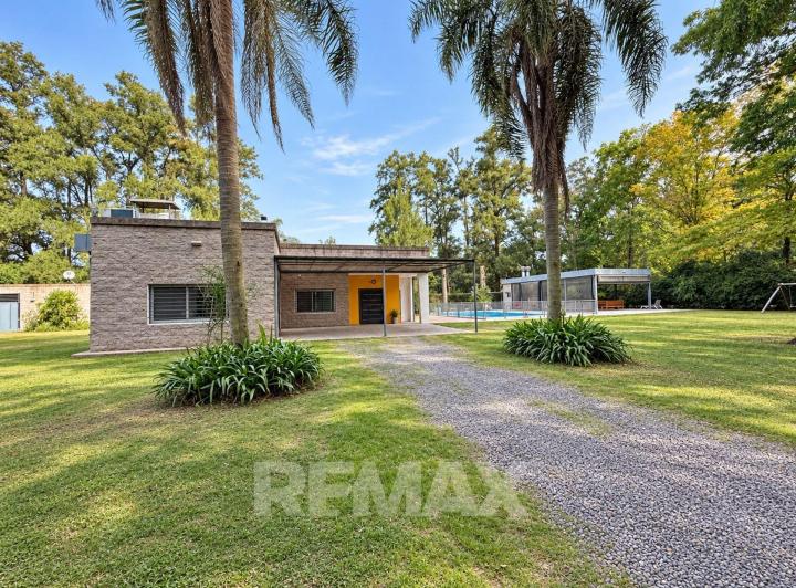 Casa · 210m² · 5 Ambientes · 2 Cocheras