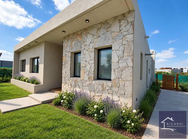 Casa · 140m² · 5 Ambientes · 2 Cocheras