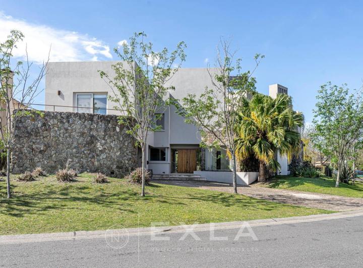 Casa · 435m² · 9 Ambientes