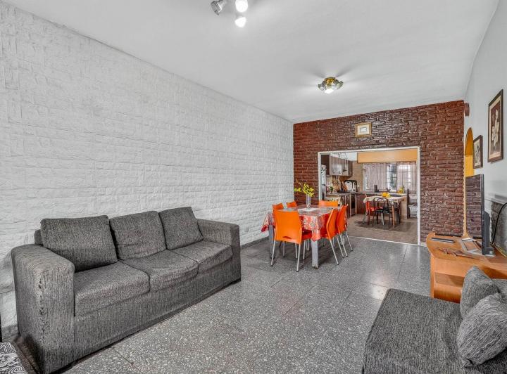 Casa · 165m² · 6 Ambientes · 2 Cocheras