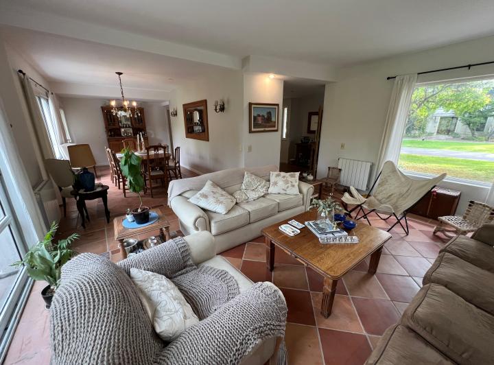 Casa · 296m² · 6 Ambientes · 1 Cochera