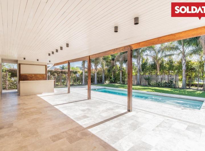 Casa · 386m² · 6 Ambientes · 2 Cocheras
