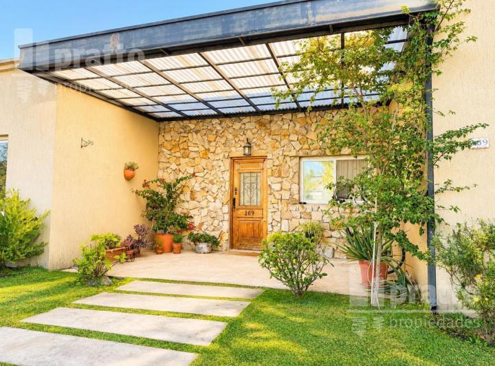Casa · 189m² · 5 Ambientes · 4 Cocheras