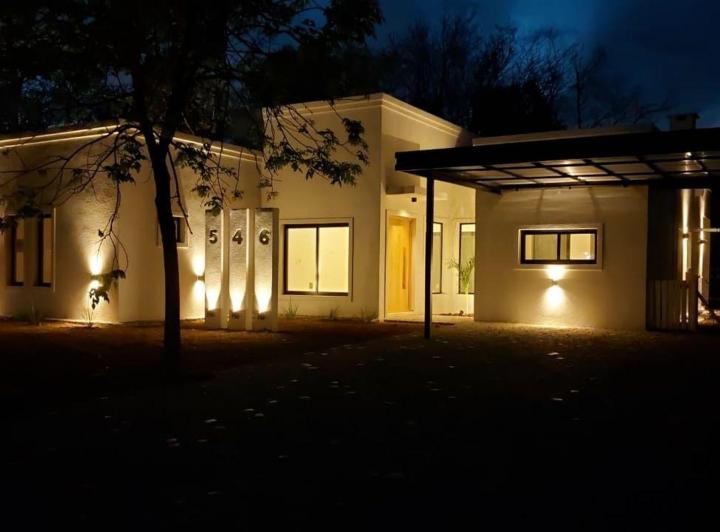 Casa · 181m² · 5 Ambientes · 6 Cocheras