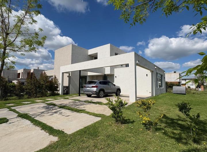 Casa · 189m² · 5 Ambientes · 2 Cocheras