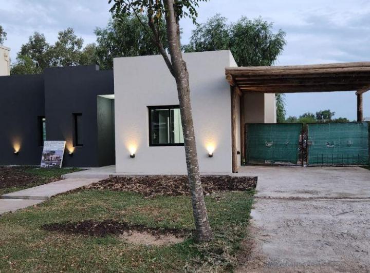 Casa · 153m² · 5 Ambientes · 2 Cocheras
