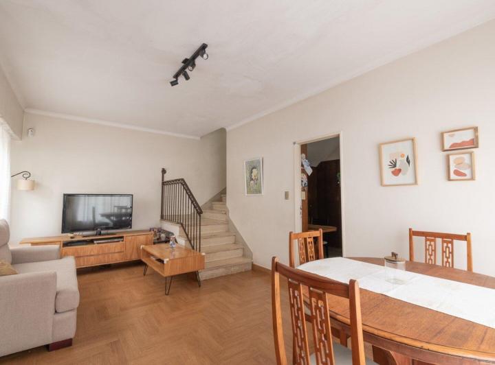 Casa · 90m² · 5 Ambientes · 1 Cochera