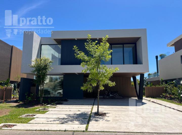 Casa · 550m² · 7 Ambientes · 2 Cocheras