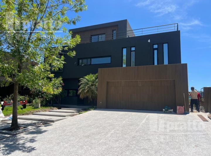 Casa · 520m² · 6 Ambientes