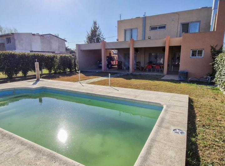 Casa · 150m² · 4 Ambientes · 2 Cocheras