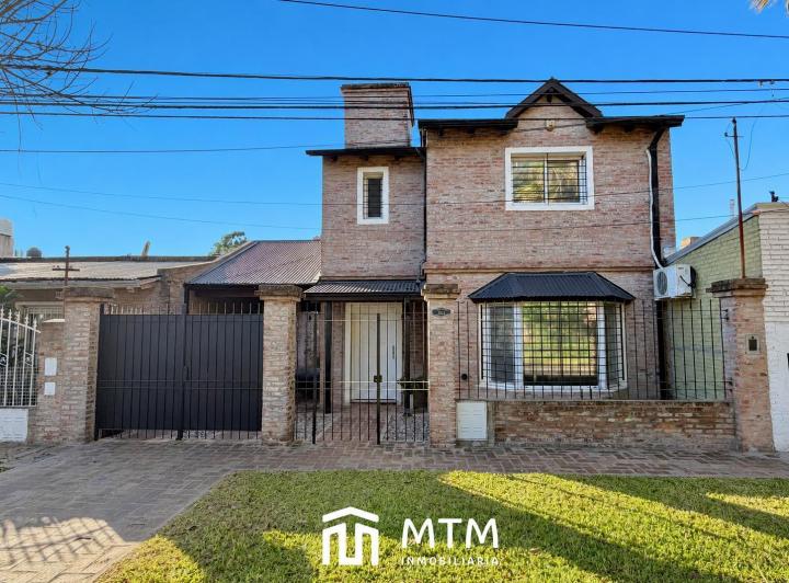 Casa · 141m² · 3 Dormitorios · 3 Cocheras