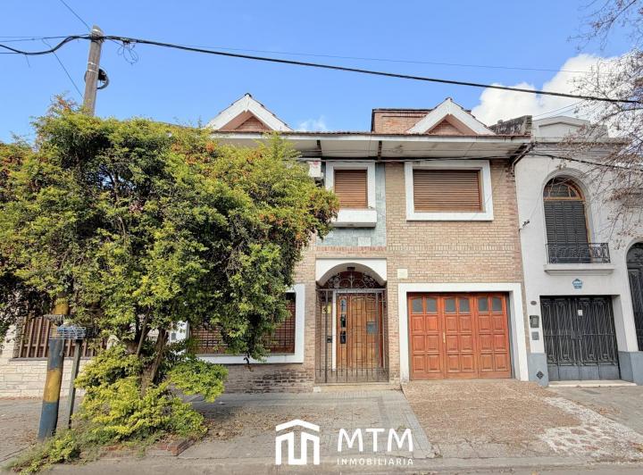 Casa · 219m² · 4 Dormitorios · 1 Cochera