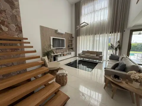 Casa de categoria en barrio privado. rivadavia