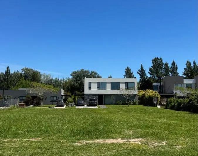 Terreno · 910m²