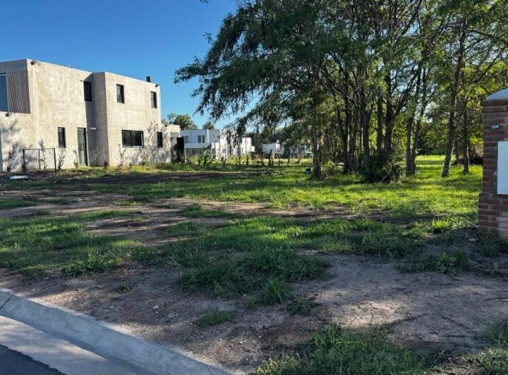 Terreno · 862m²