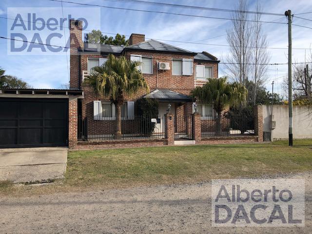 Casa · 260m² · 3 Dormitorios · 2 Cocheras