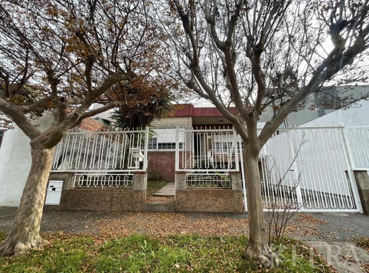 Casa · 110m² · 3 Ambientes · 1 Cochera