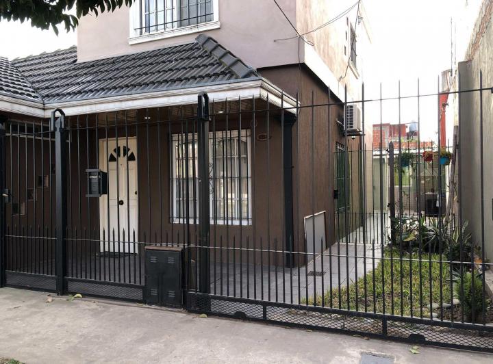 Casa · 120m² · 4 Ambientes · 3 Cocheras