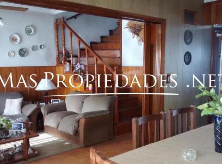 Casa · 240m² · 4 Ambientes · 2 Cocheras