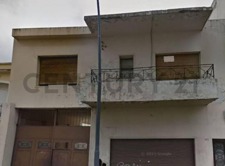 Casa · 388m² · 6 Ambientes · 4 Cocheras