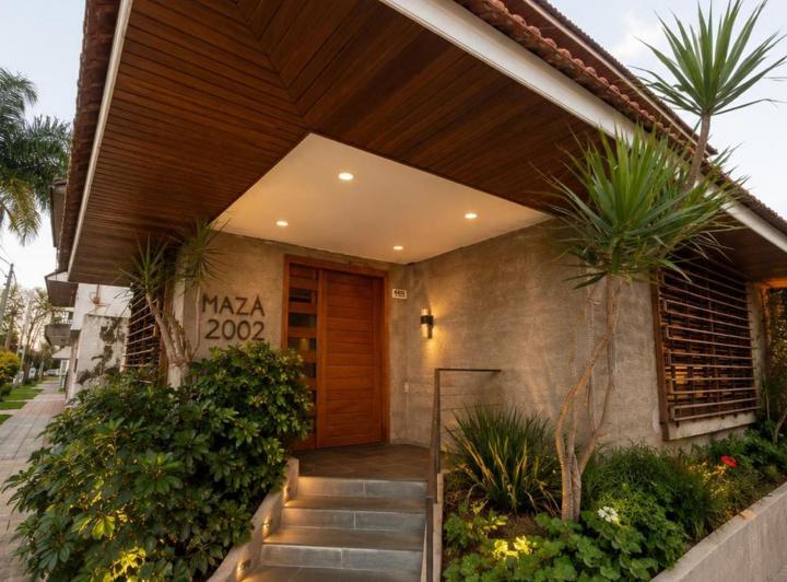 Casa · 212m² · 7 Ambientes · 2 Cocheras