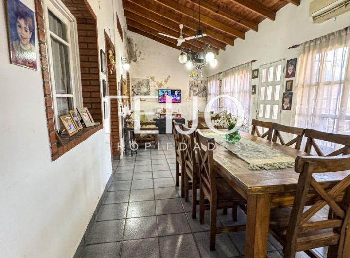 Casa · 208m² · 6 Ambientes · 1 Cochera