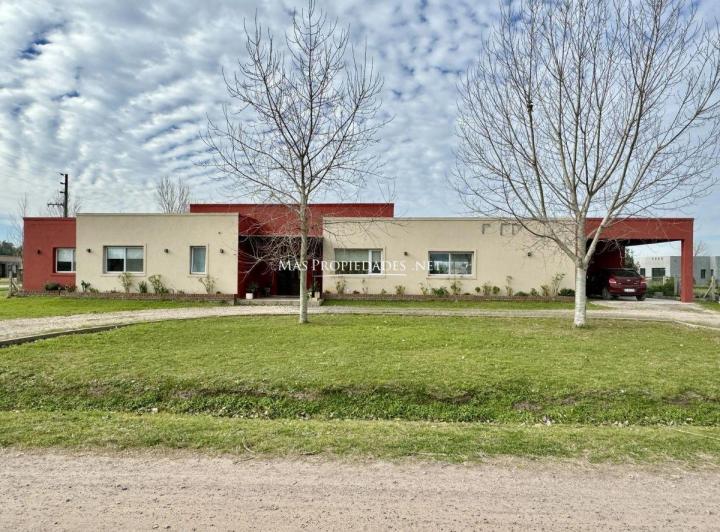 Casa · 195m² · 5 Ambientes · 2 Cocheras