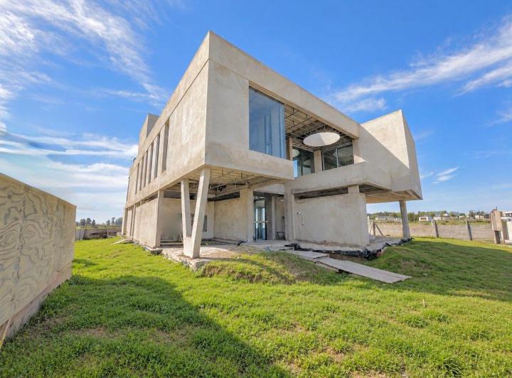 Casa · 505m² · 7 Ambientes · 3 Cocheras