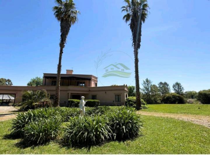 Casa · 450m² · 6 Ambientes · 4 Cocheras