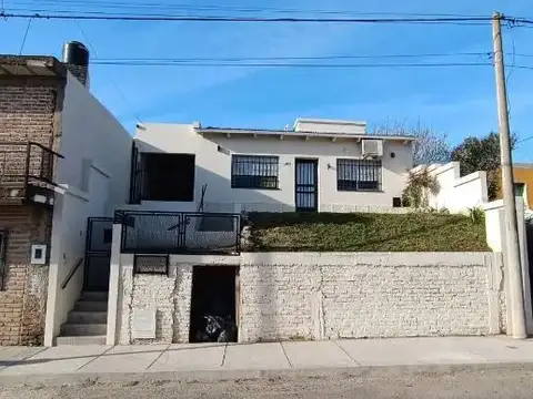 Casa con departamento en venta en victoria