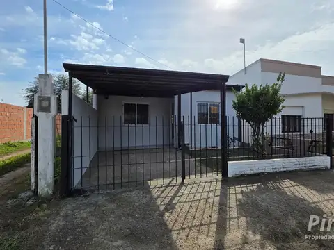 Dos casas sobre extenso terreno sobre calle san lorenzo. sobre asfalto. san jose.