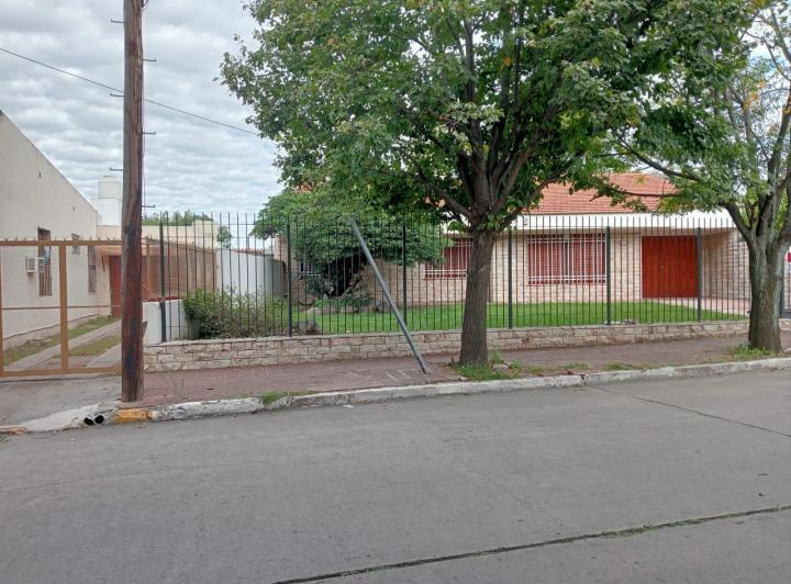 Casa · 150m² · 3 Dormitorios · 2 Cocheras