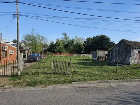 Terreno baldío , nivelado, con servicios:  liniers entre camoirano y 9 de julio
