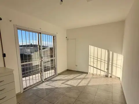 Openhouse alquila excelente departamento frente al dalvian