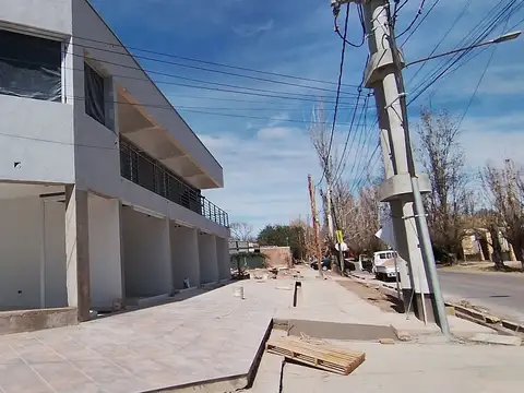 Venta local p/a alzaga y larrea chacras de coria