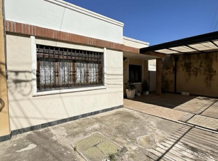 Casa · 100m² · 4 Ambientes · 2 Cocheras