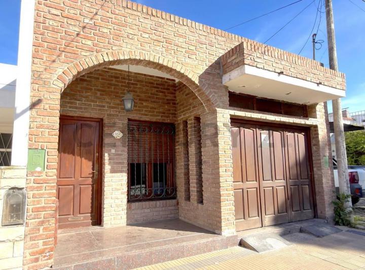 Casa · 207m² · 7 Ambientes · 1 Cochera