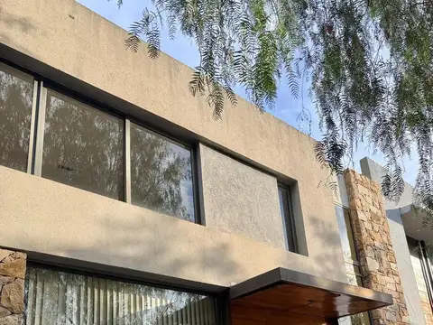 Openhouse vende excelente casa en barrio dalvian