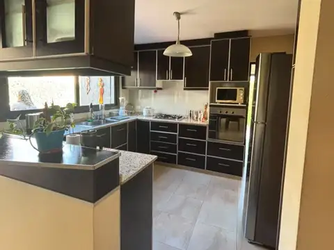 Casa en venta con pileta drummond luján de cuyo