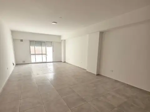 Ambiente. semi estrenar. muy amplio. divisible. gran patio. excelente