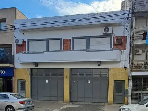 Galpón + casa en planta alta en alquiler !